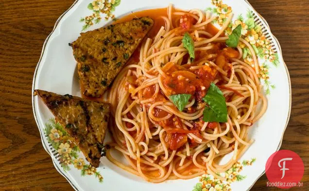 Espaguete Pomodoro Com Tempeh Grelhado