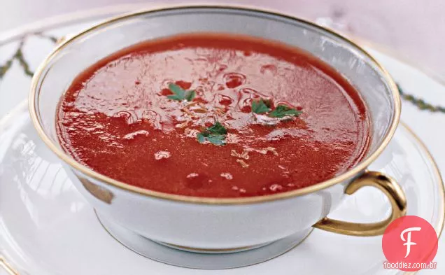 Sopa de tomate de jardim com cominho