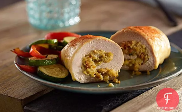 Rolos de frango recheados com fogão