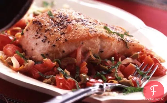 Salmão em tomates derretidos Marroquinos