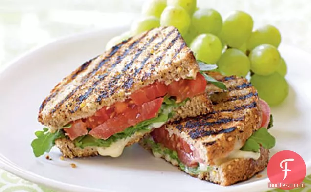 Sanduíches de tomate grelhado e Brie