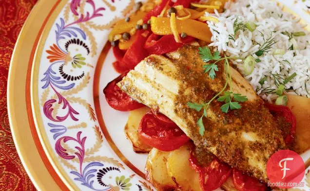 Peixe assado com Charmoula, tomate e batata