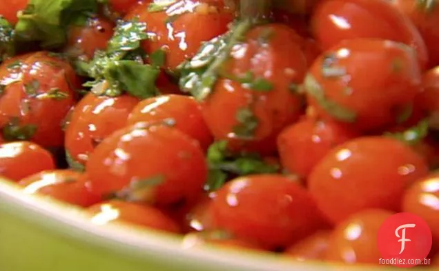 Alho e ervas tomates
