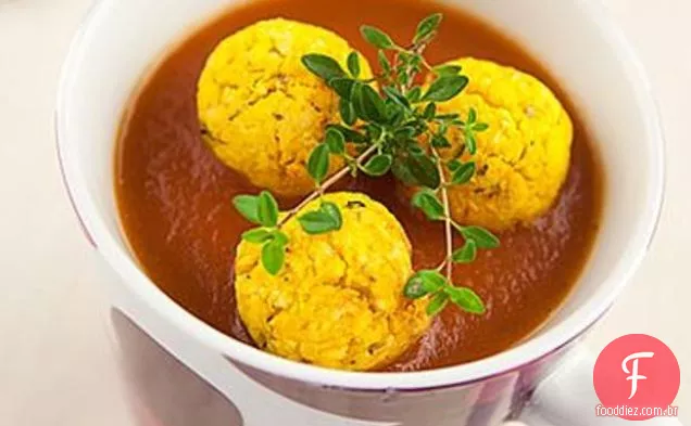 Sopa De Tomate Assado Com Bolinhos De Abóbora