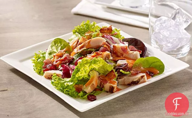 Colher salada de Bacon e frango com molho de frutas picante