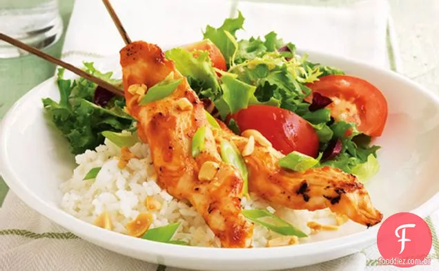 Espetos de frango fáceis Com Molho De Amendoim