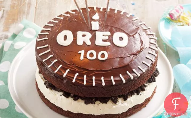 Bolo de celebração Oreo coberto de Chocolate