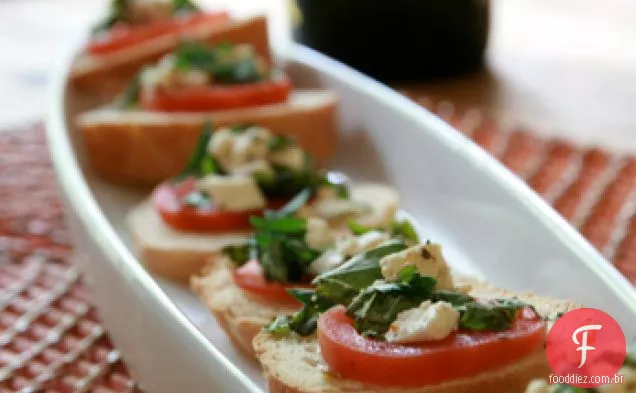 Tomate, Ervas Frescas E Feta Crostini