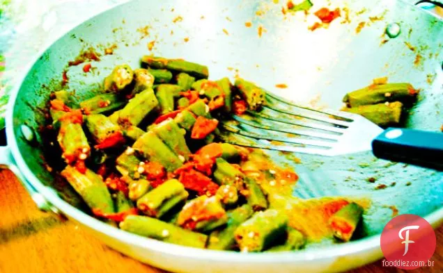Quiabo salteado e tomates