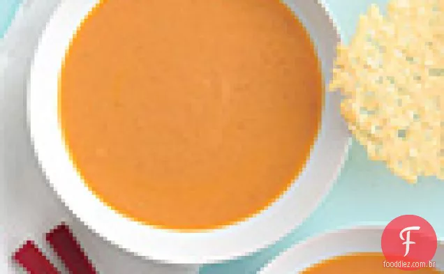 Sopa de tomate assado com bolachas de parmesão