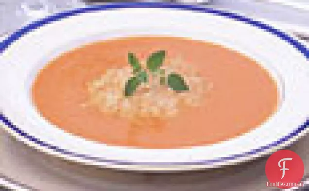 Sopa de tomate assado com bolachas de parmesão