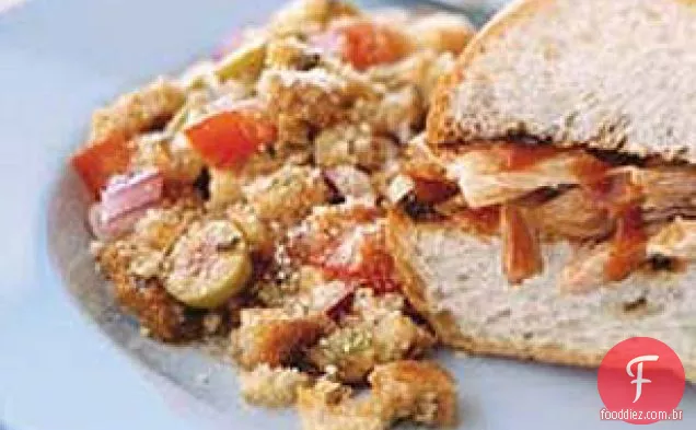 Salada de pão italiano com azeitonas