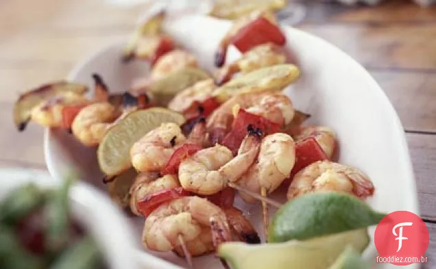Kebabs de camarão com marinada de Jalapeño-limão