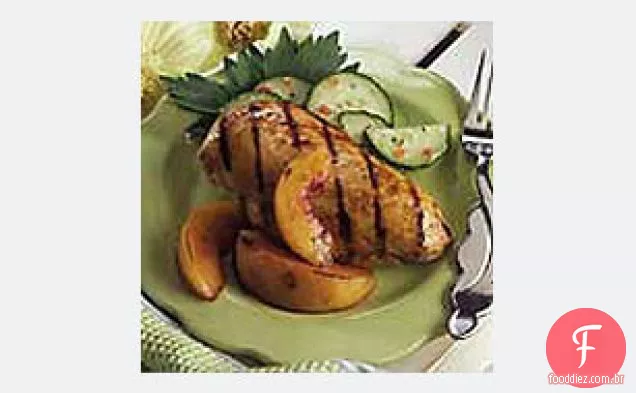 Frango grelhado e pêssegos