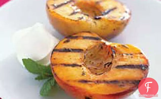 Pêssegos grelhados à perfeição