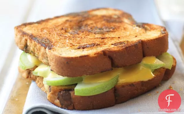 Cheesy Apple-Cinnamon Raisin Grill