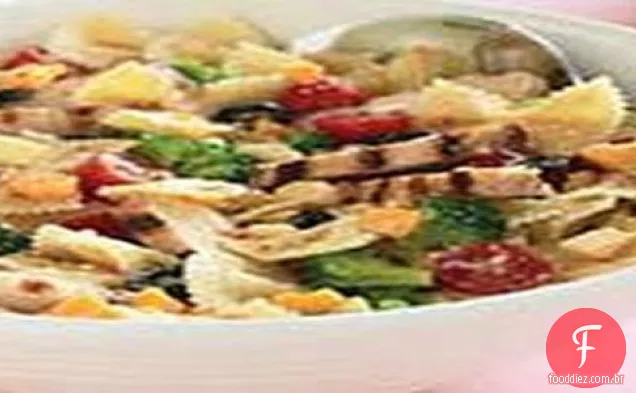 Salada De Macarrão Com Gravata Borboleta De Frango