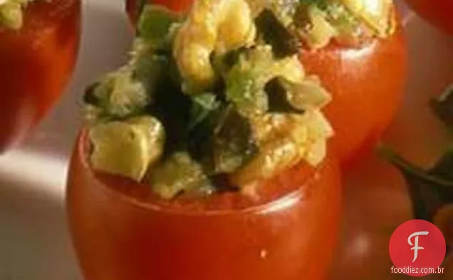 Berinjela Assada E Xícaras De Tomate De Noz