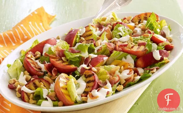 Salada De Pêssego grelhada com molho de queijo azul