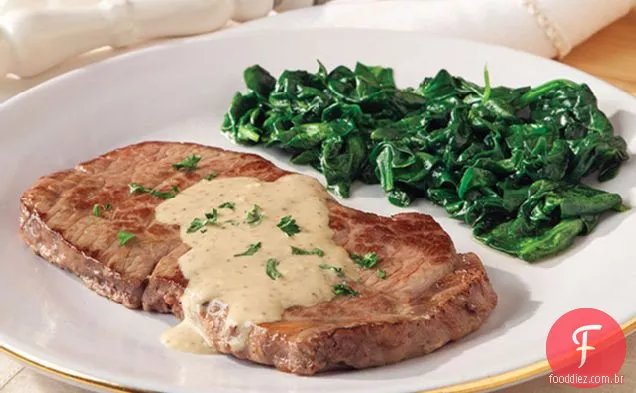 Bife com molho de queijo azul cristalizado