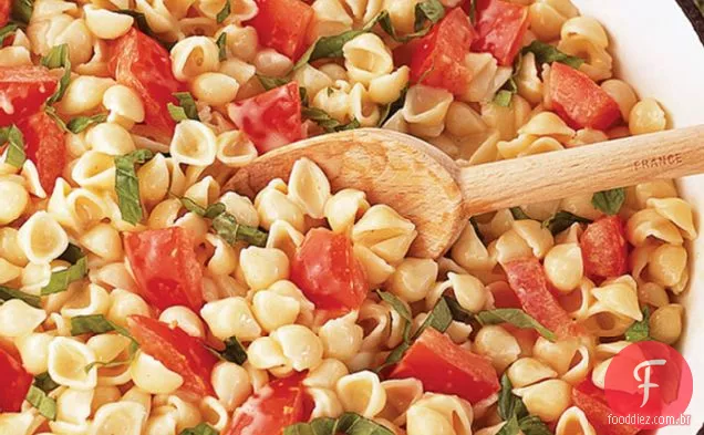 Conchas com tomate e manjericão