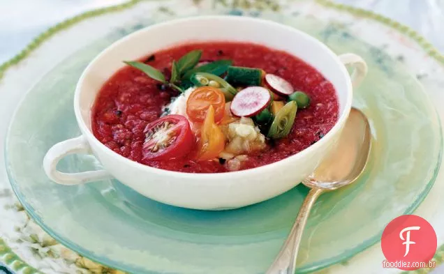 Sopa de tomate de verão com queijo de cabra Herbed