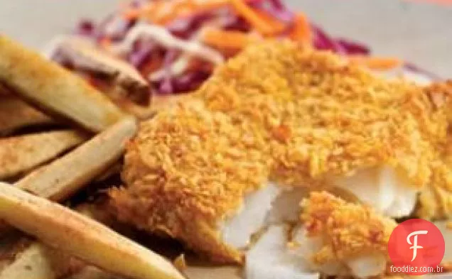 Peixe frito no forno e batatas fritas