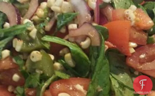 Milho assado e salada de tomate herança