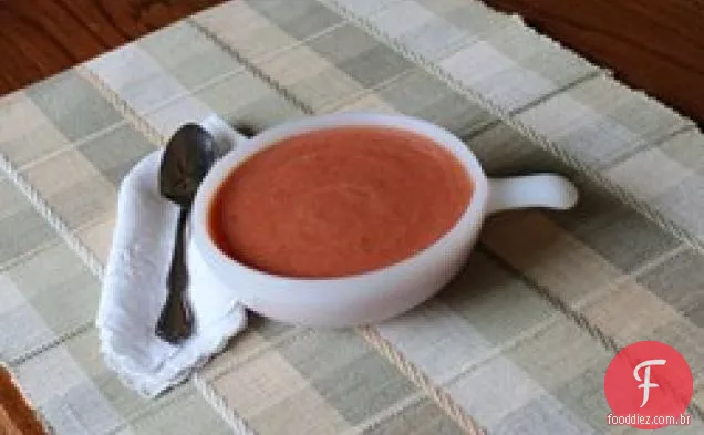 Creme com baixo teor de gordura de sopa de tomate