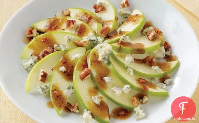 Salada de maçã, noz-pecã e Gorgonzola