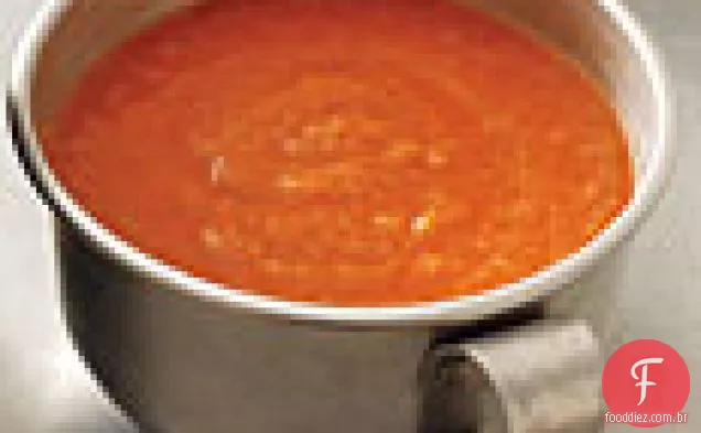 Pão e sopa de tomate