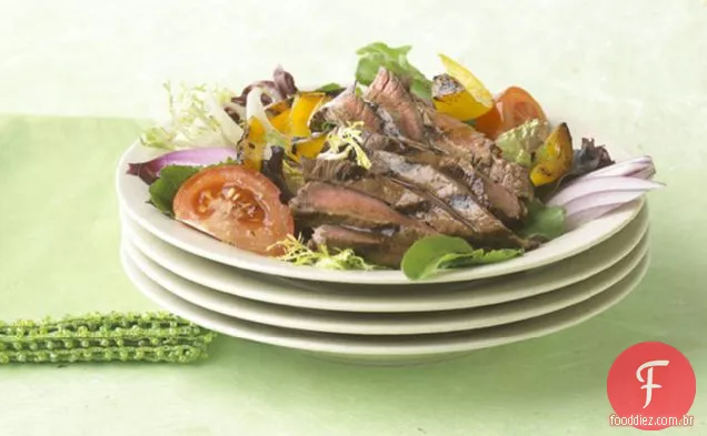 Bife Grelhado E Salada De Legumes