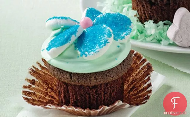 Cupcakes de flor de uma tigela de padeiro