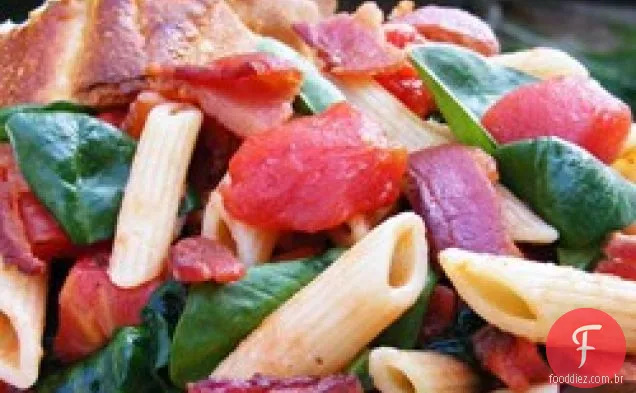 Macarrão Penne com espinafre e Bacon