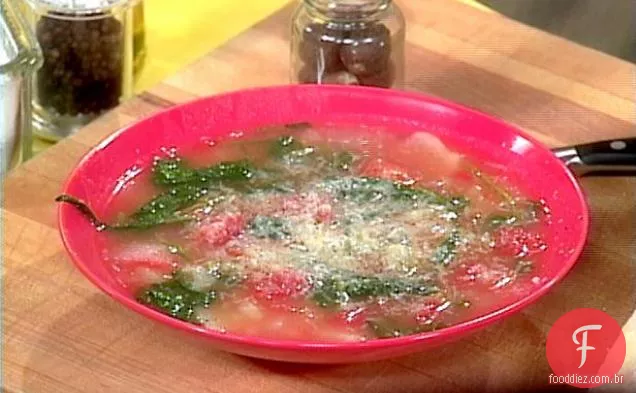 Sopa de batata, espinafre e tomate