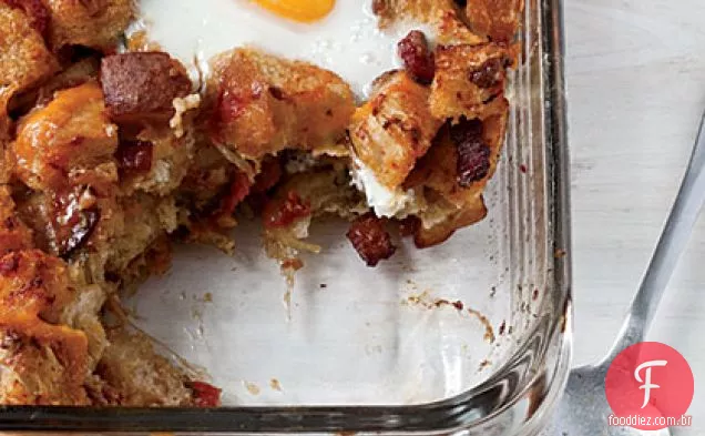 Bacon, tomate e Cheddar Café da manhã assar com ovos