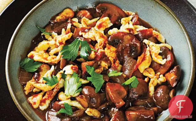 Ensopado de cogumelos com Spaetzle