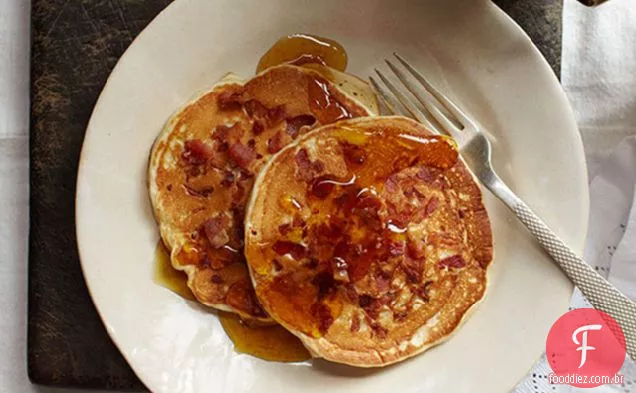Panquecas de Creme de leite e Bacon com xarope de laranja-bordo quente