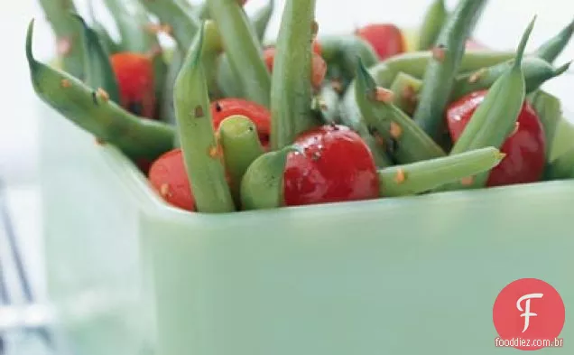 Salada de feijão verde e tomate cereja