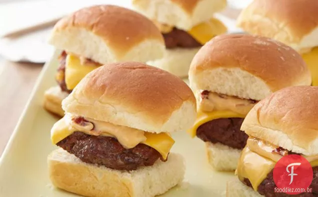 Mini Cheeseburgers com Chipotle Mayo