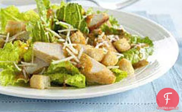 Salada caesar de frango grelhado com molho picante de Chipotle
