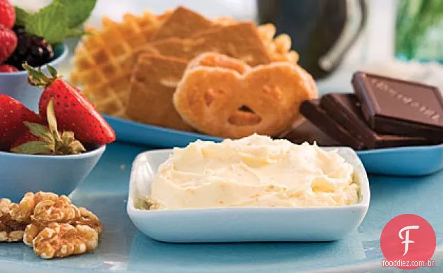 Molho doce com biscoitos e frutas