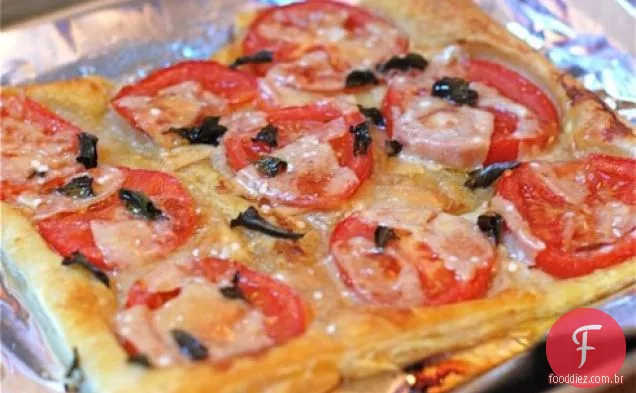 Torta De Tomate Com Parmesão E Manjericão