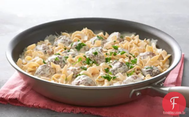 Frigideira Simples De Almôndega E Macarrão
