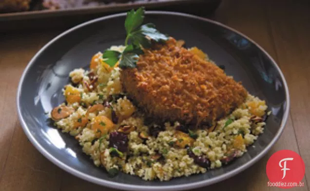 Costeletas de porco Smokey Mesquite com salada de cuscuz