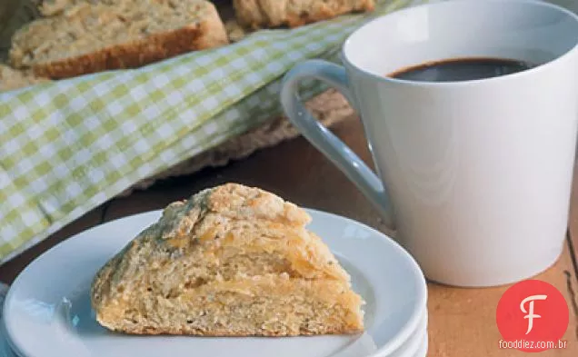 Scones de fubá com sálvia e Cheddar