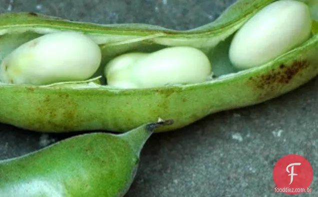 Beterraba Verde E Fava Refogue Com Tomates E Halloumi