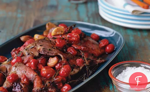 Rosbife com tomate e alho cozidos lentamente
