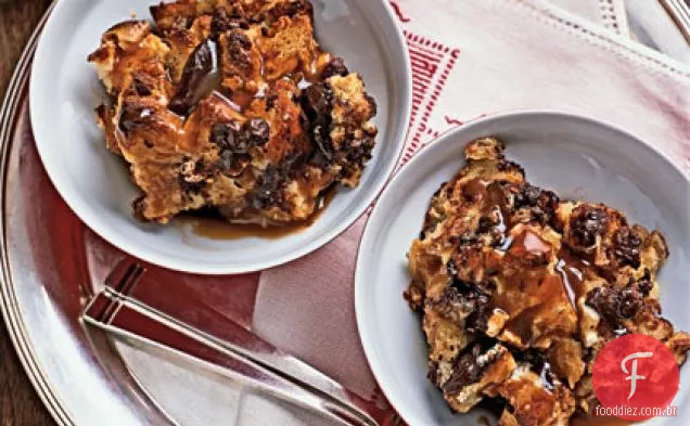 Pudim De Pão De Chocolate Com Molho De Caramelo