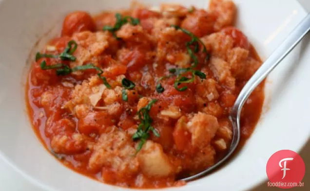 Jantar hoje à noite: sopa de pão e tomate